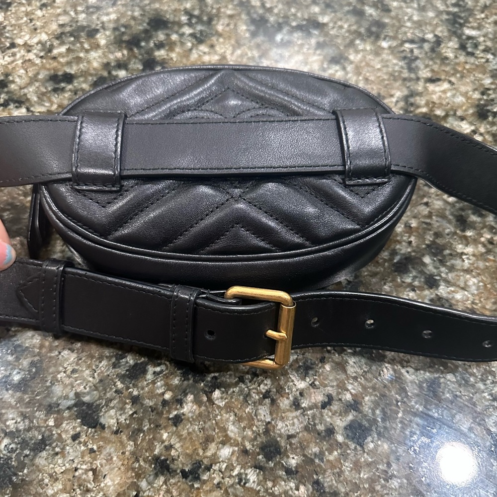 Gucci Black Crossbody Bag with Gold Logo - Picture 3 of 7